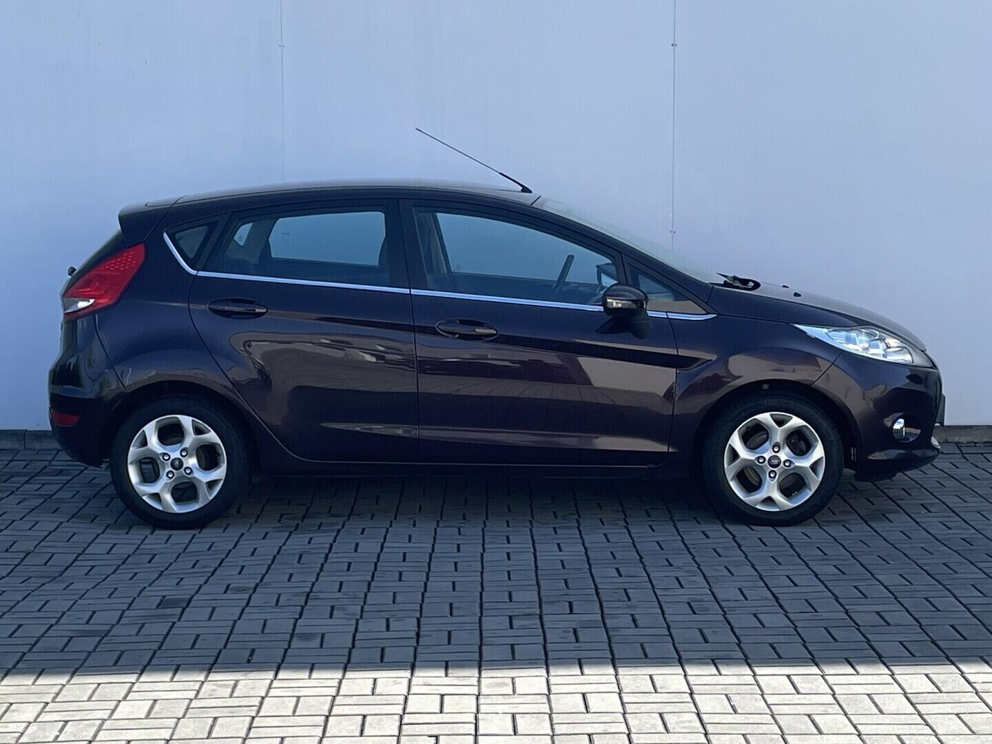 O119V07323_16.webp_FIESTA Titanium 1.2 16V 44 kW manuál