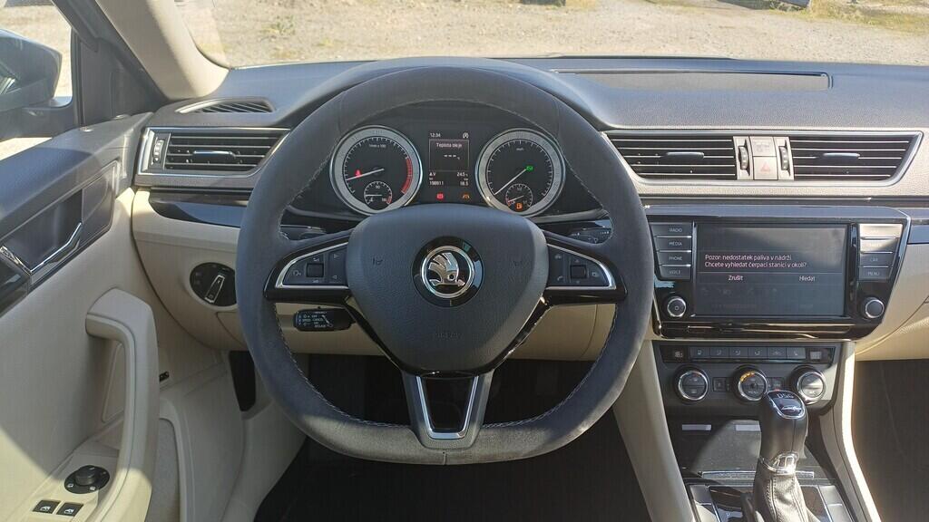 O199V00437_23.webp_SUPERB L&K 2.0 TSI 206 kW automat
