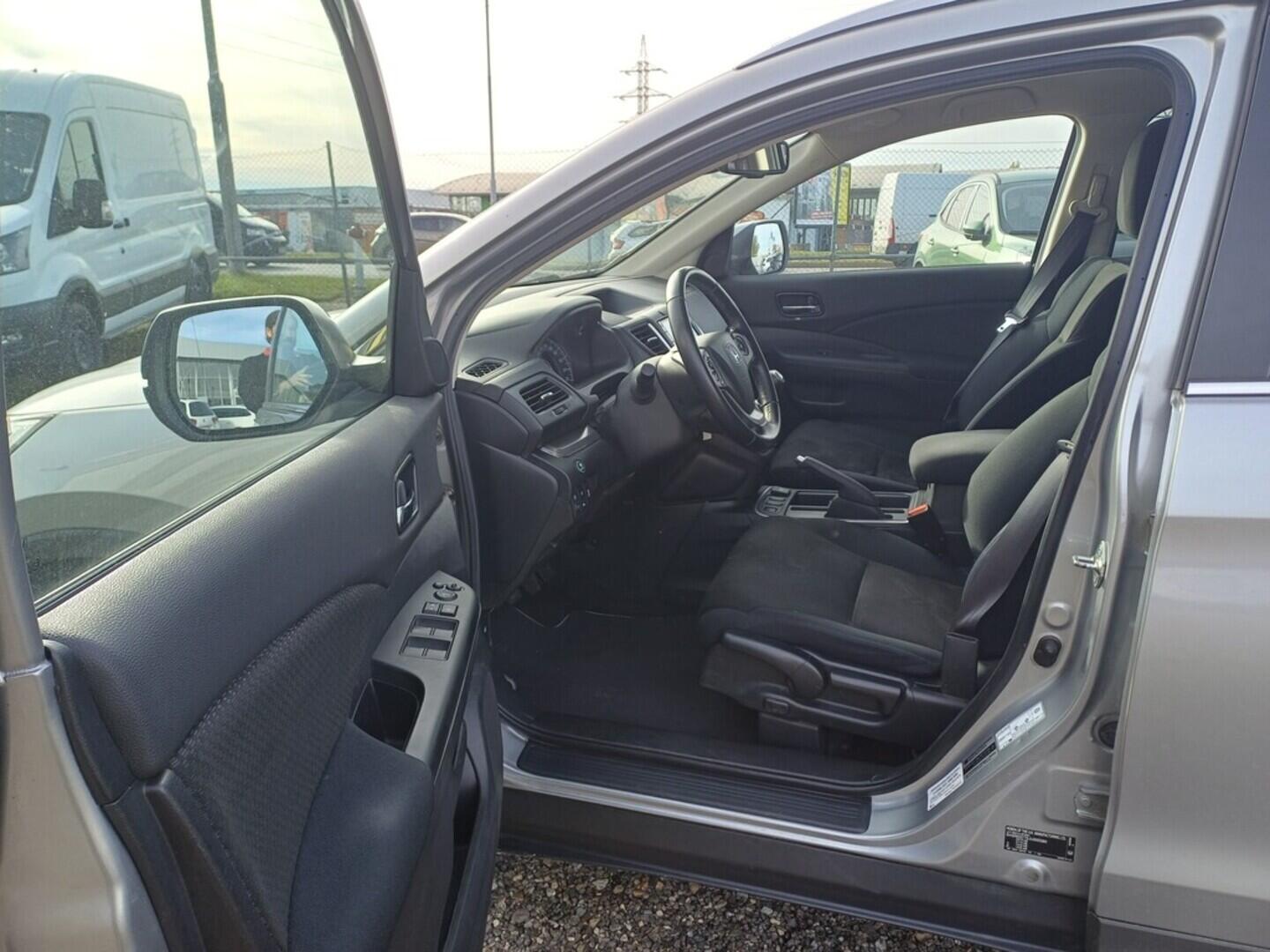 O199V00442_20.webp_CRV Elegance Plus 2.0 i-VTEC 114 kW manuál