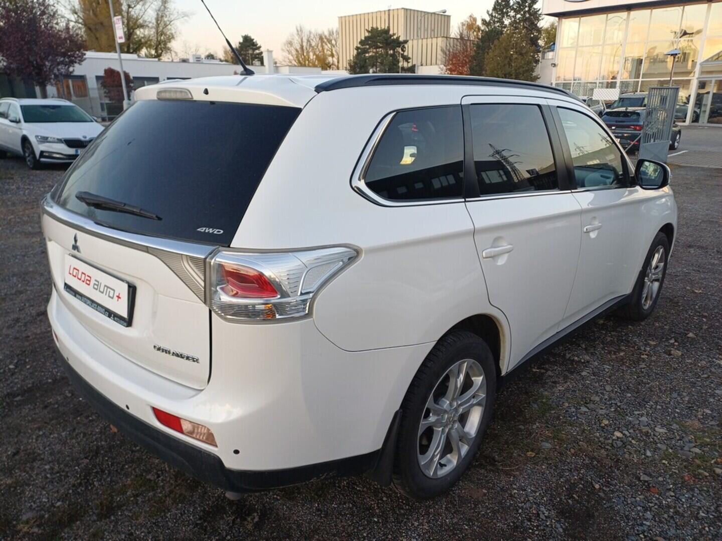 O199V00443_11.webp_OUTLANDER  2.3 Di-D 110 kW manuál, DPH