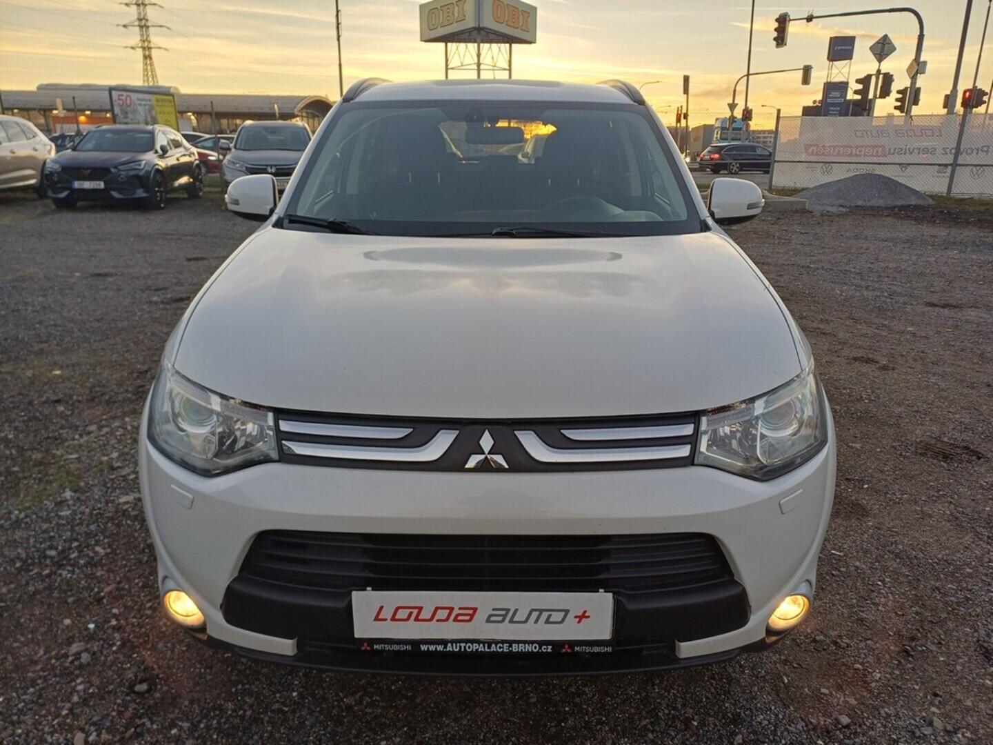 O199V00443_13.webp_OUTLANDER  2.3 Di-D 110 kW manuál, DPH