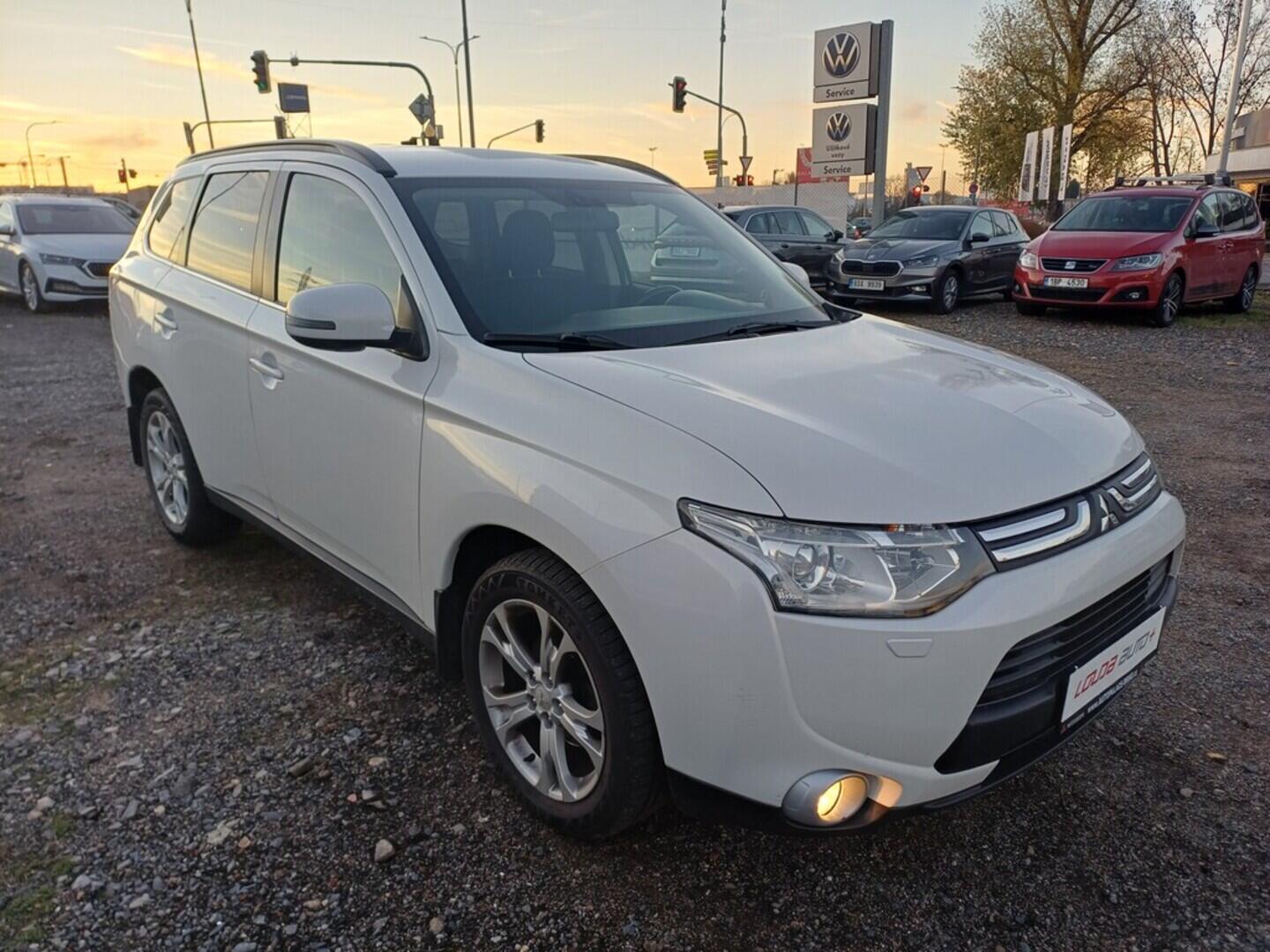 O199V00443_14.webp_OUTLANDER  2.3 Di-D 110 kW manuál, DPH