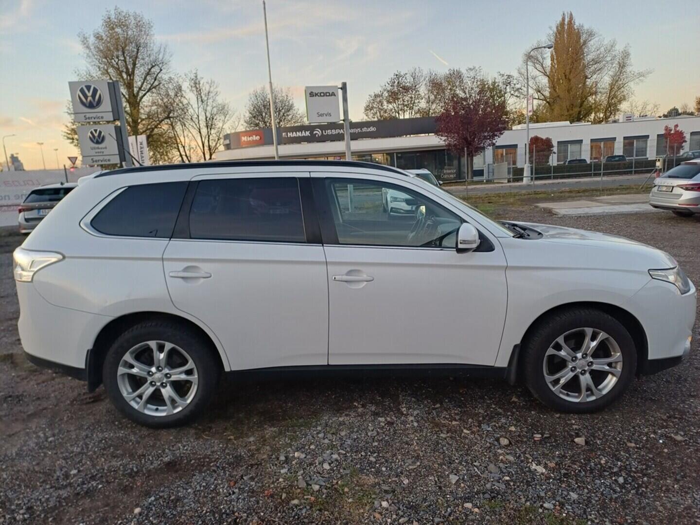 O199V00443_16.webp_OUTLANDER  2.3 Di-D 110 kW manuál, DPH