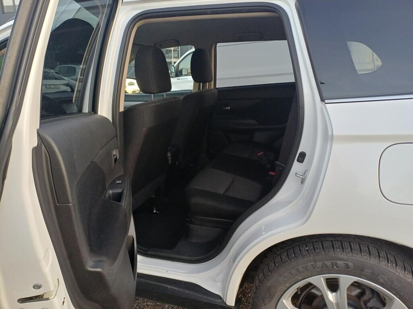 O199V00443_26.webp_OUTLANDER  2.3 Di-D 110 kW manuál, DPH