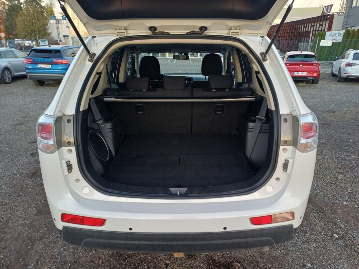 O199V00443_27.webp_OUTLANDER  2.3 Di-D 110 kW manuál, DPH