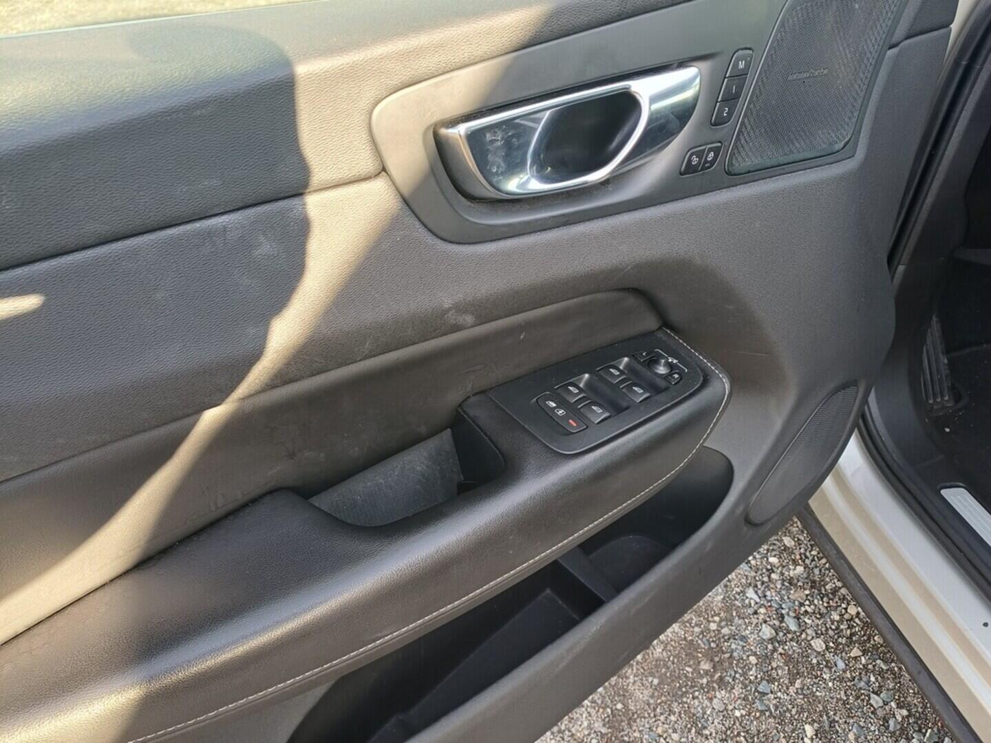 O199V00444_21.webp_XC60 Inscription 2.0 T5 184 kW automat, DPH