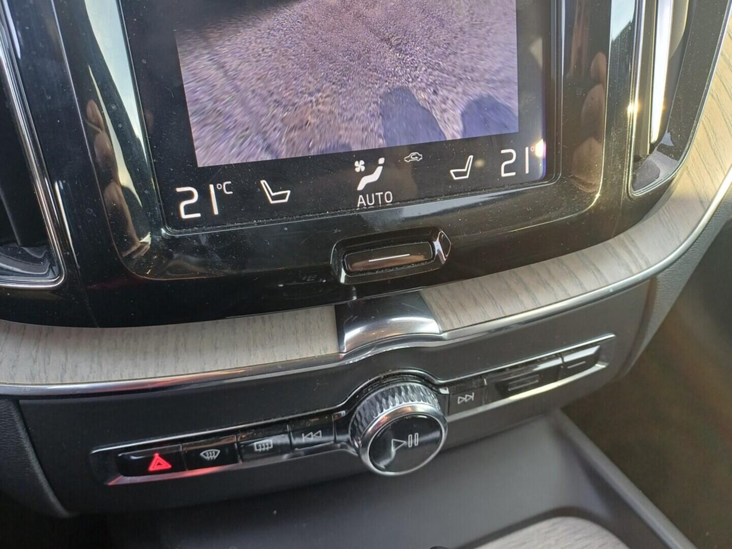 O199V00444_25.webp_XC60 Inscription 2.0 T5 184 kW automat, DPH