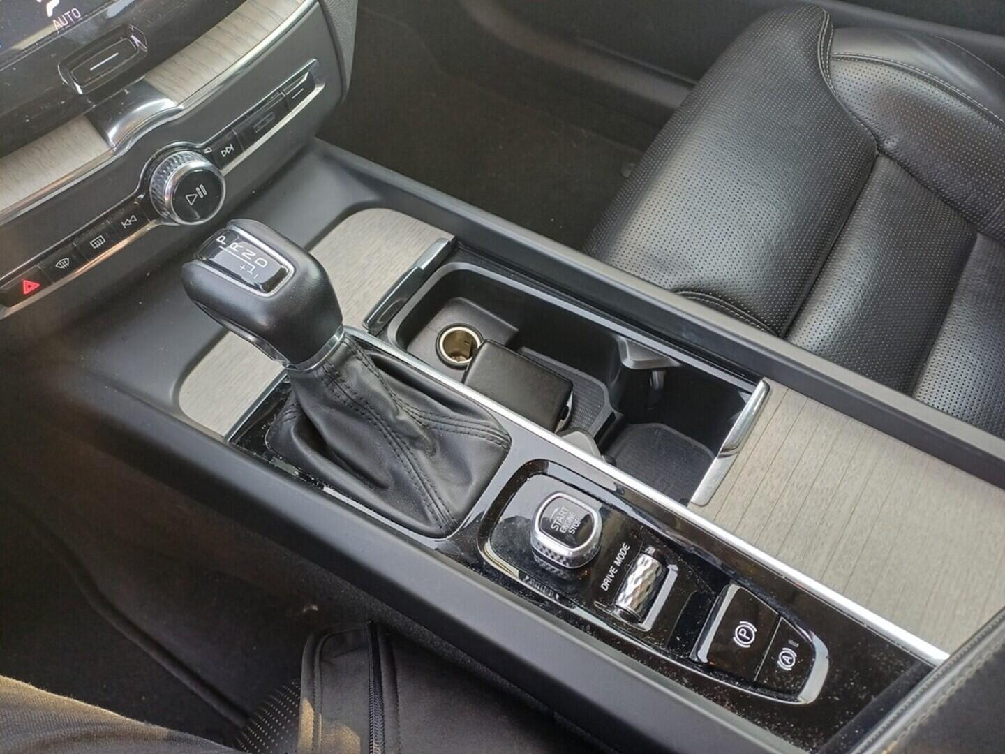 O199V00444_26.webp_XC60 Inscription 2.0 T5 184 kW automat, DPH