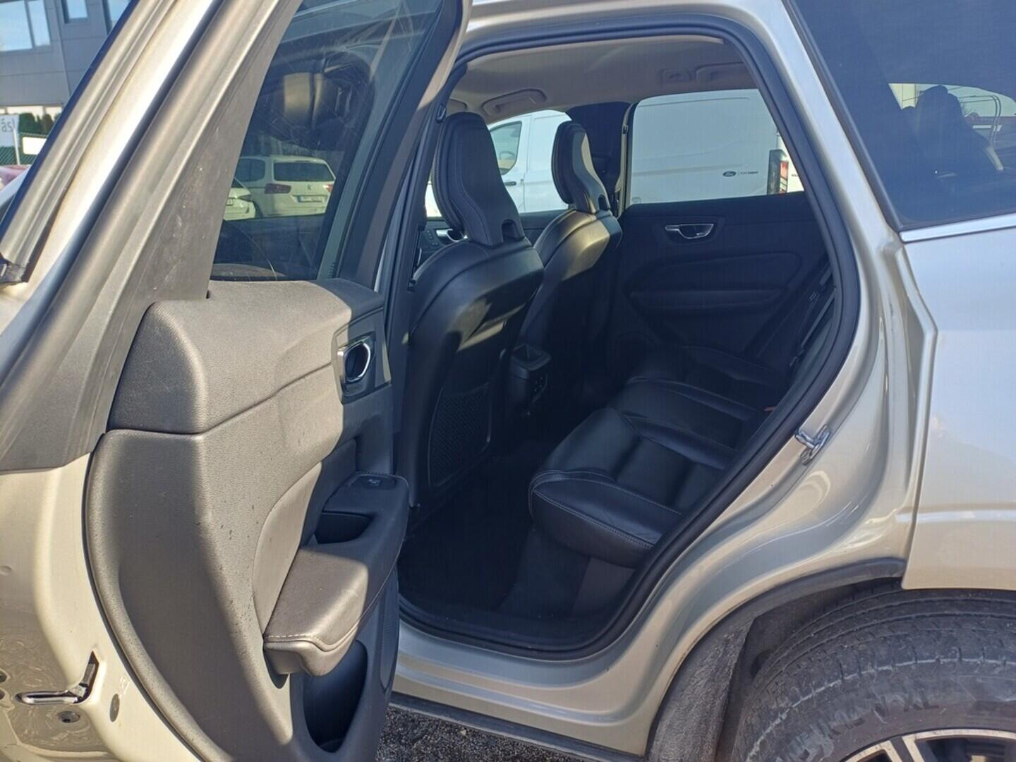 O199V00444_27.webp_XC60 Inscription 2.0 T5 184 kW automat, DPH