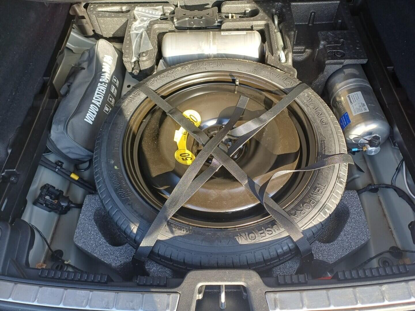 O199V00444_29.webp_XC60 Inscription 2.0 T5 184 kW automat, DPH