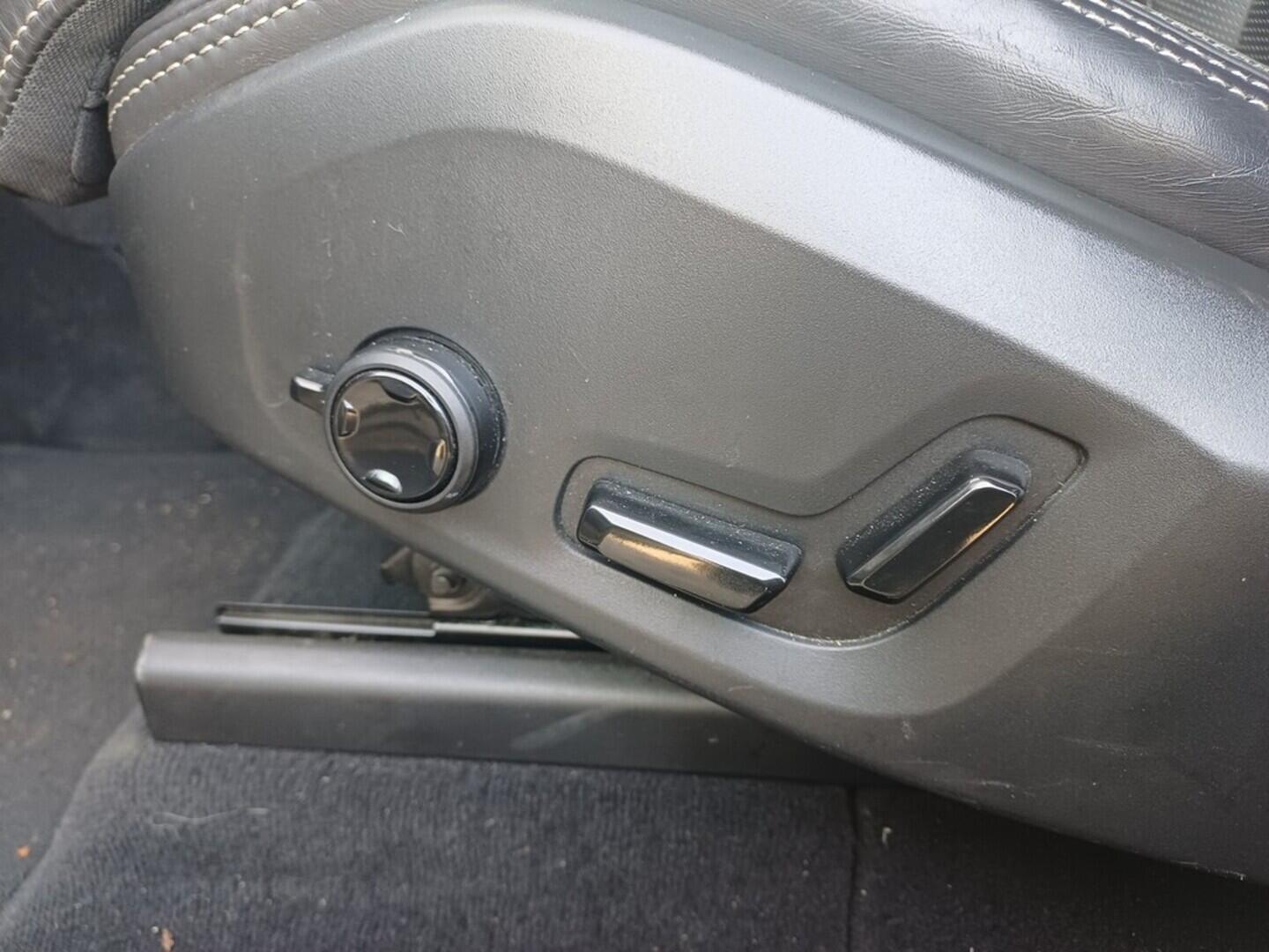 O199V00444_32.webp_XC60 Inscription 2.0 T5 184 kW automat, DPH