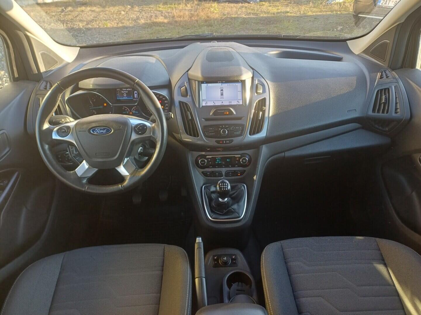 O199V00445_18.webp_TOURNEO CONNECT  1.5  88 kW manuál