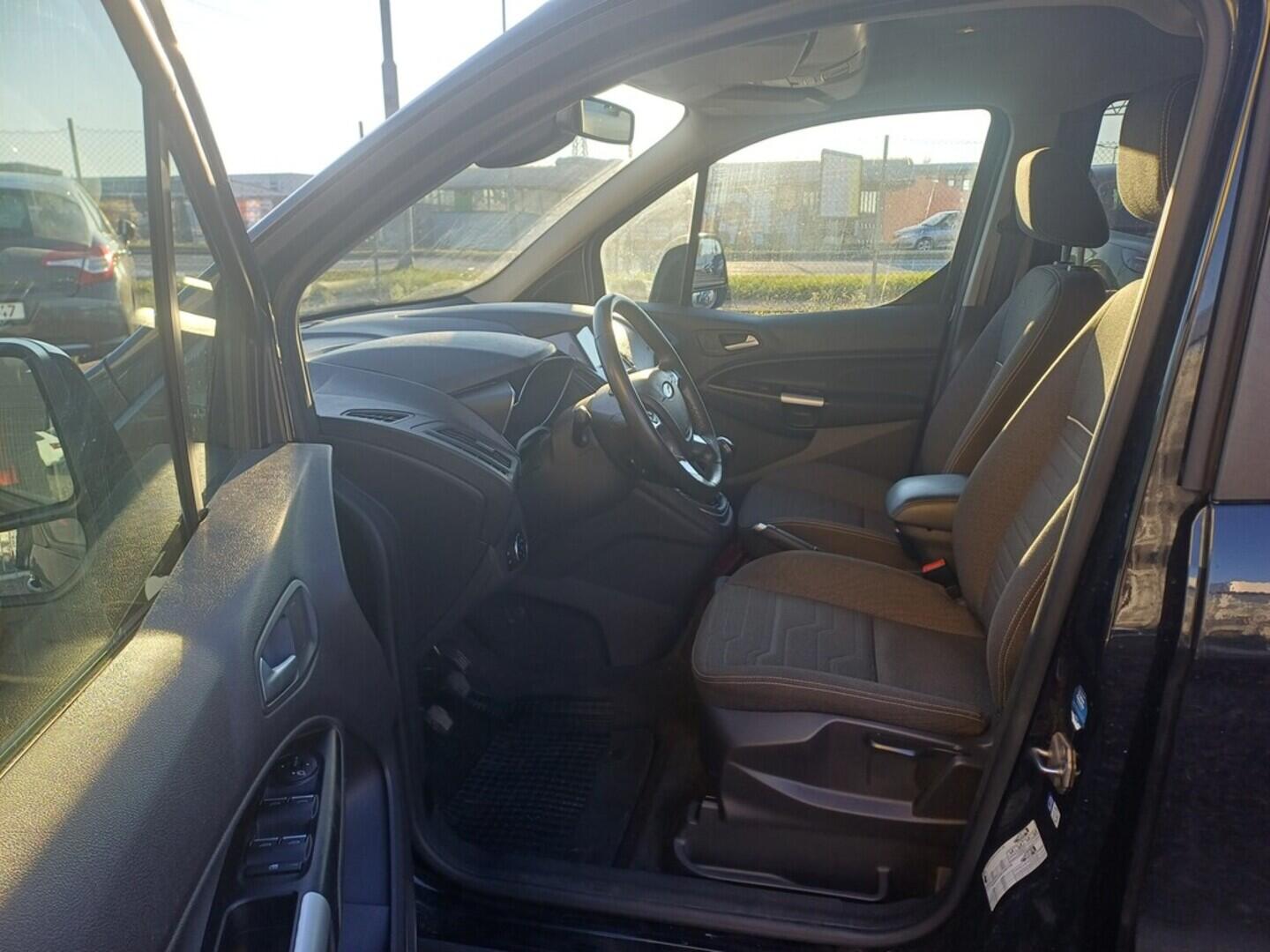 O199V00445_20.webp_TOURNEO CONNECT  1.5  88 kW manuál