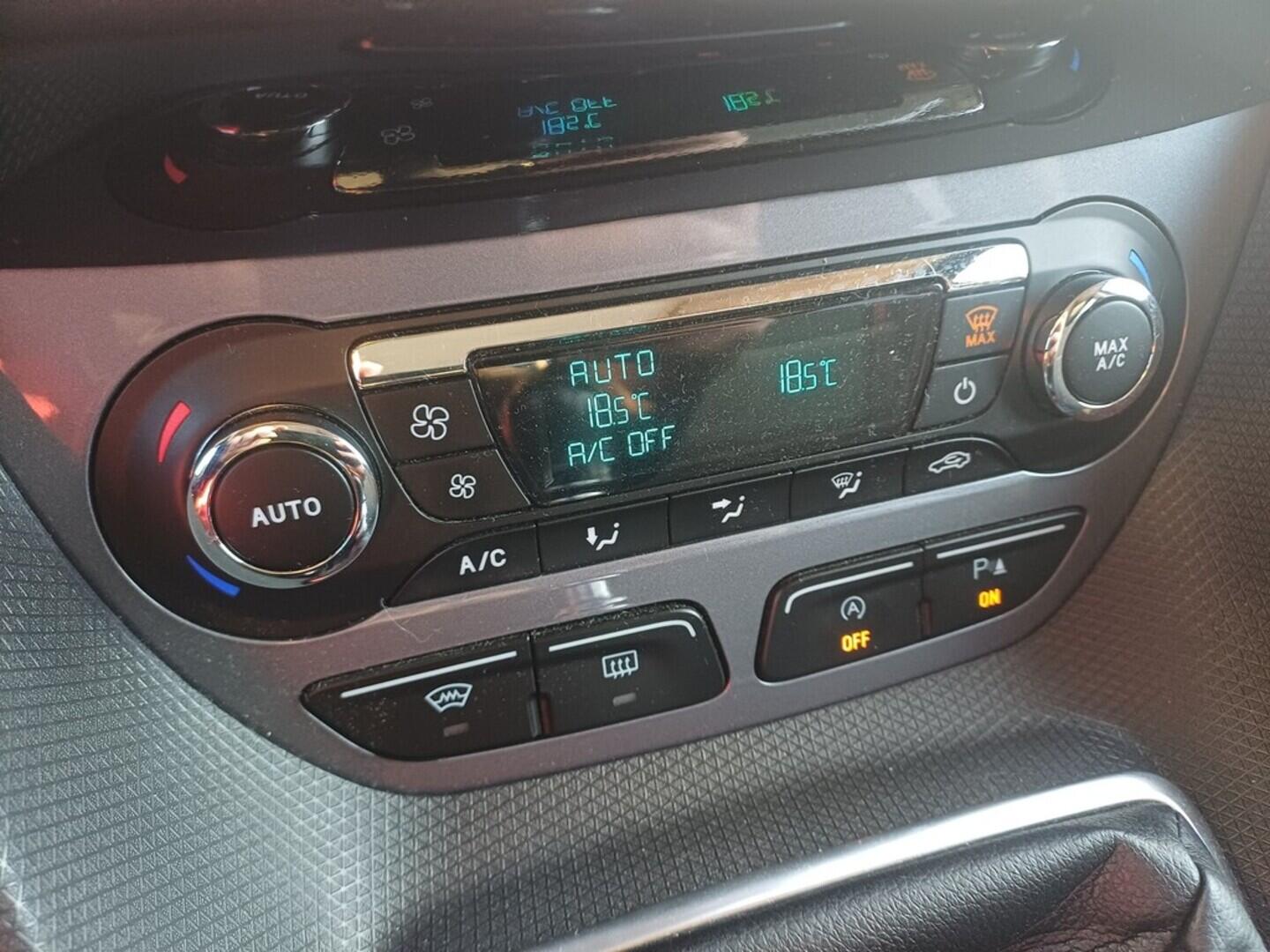 O199V00445_25.webp_TOURNEO CONNECT  1.5  88 kW manuál