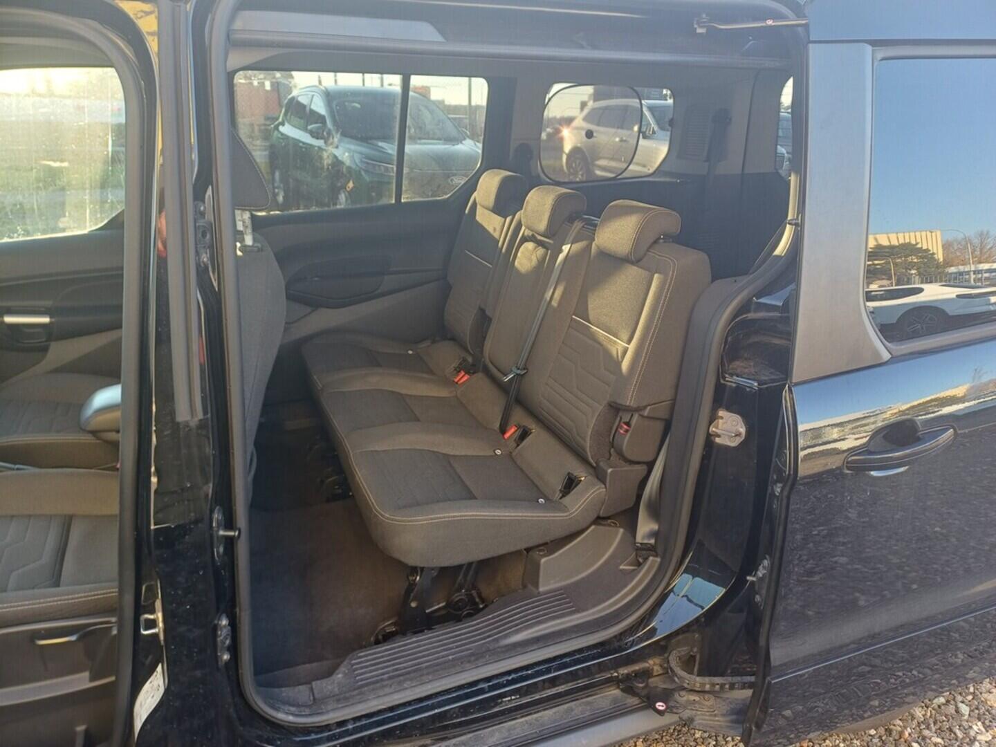 O199V00445_27.webp_TOURNEO CONNECT  1.5  88 kW manuál