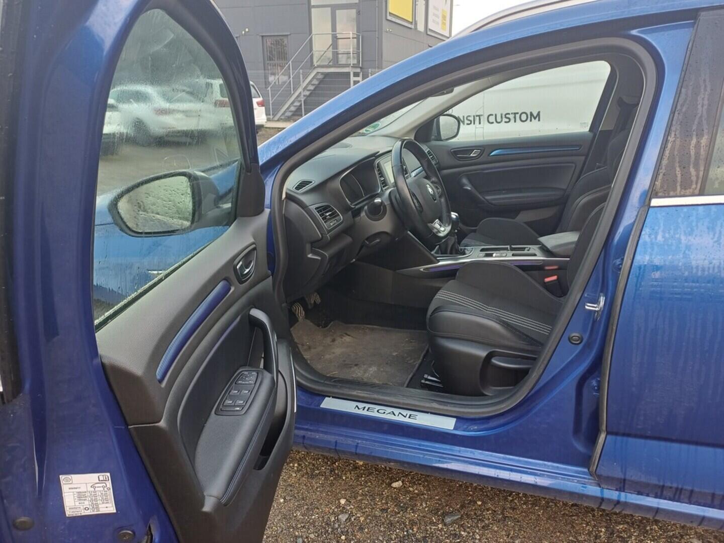 O199V00446_20.webp_MÉGANE GT line 1.2 TSI 74 kW manuál