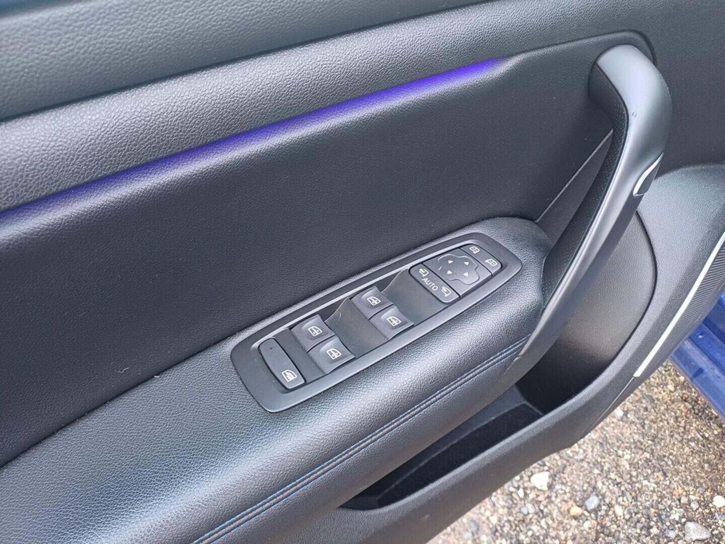 O199V00446_21.webp_MÉGANE GT line 1.2 TSI 74 kW manuál