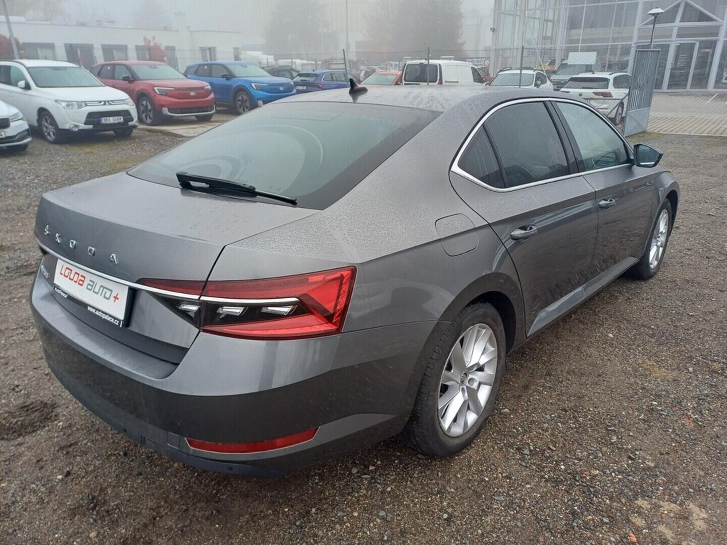 O199V00447_11.webp_SUPERB Ambition 2.0 TSI 140 kW automat, DPH