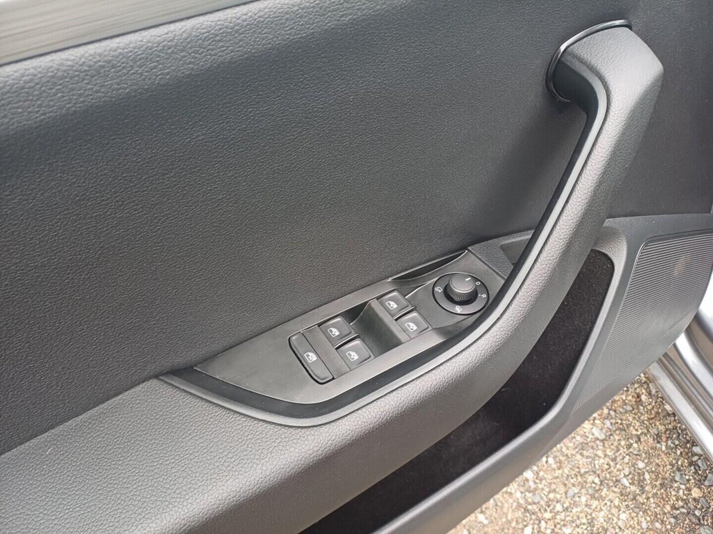 O199V00447_21.webp_SUPERB Ambition 2.0 TSI 140 kW automat, DPH