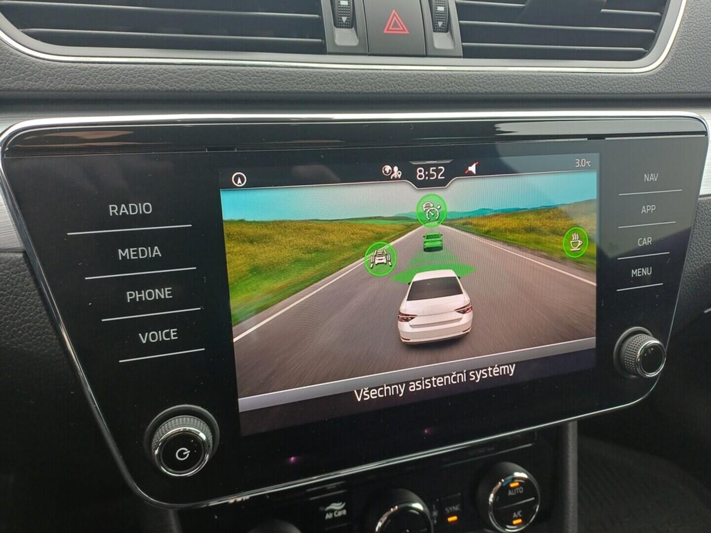 O199V00447_26.webp_SUPERB Ambition 2.0 TSI 140 kW automat, DPH