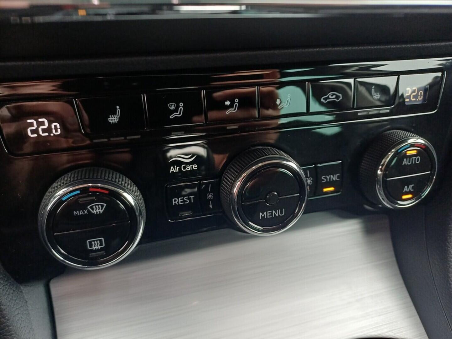 O199V00447_27.webp_SUPERB Ambition 2.0 TSI 140 kW automat, DPH