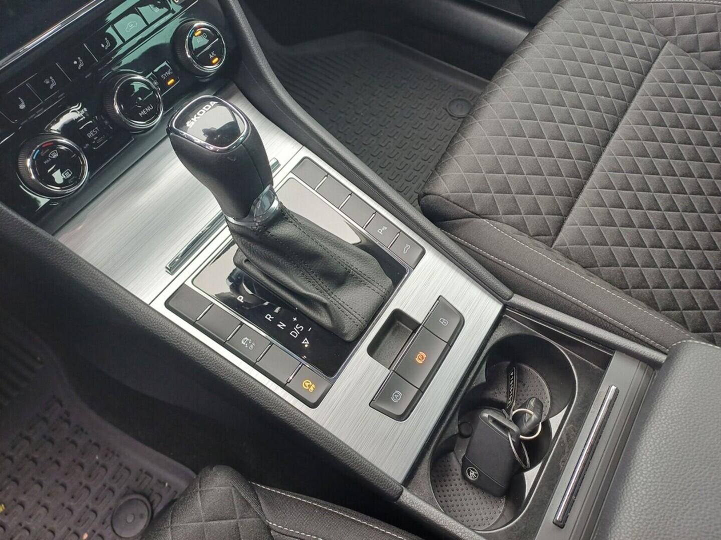 O199V00447_28.webp_SUPERB Ambition 2.0 TSI 140 kW automat, DPH