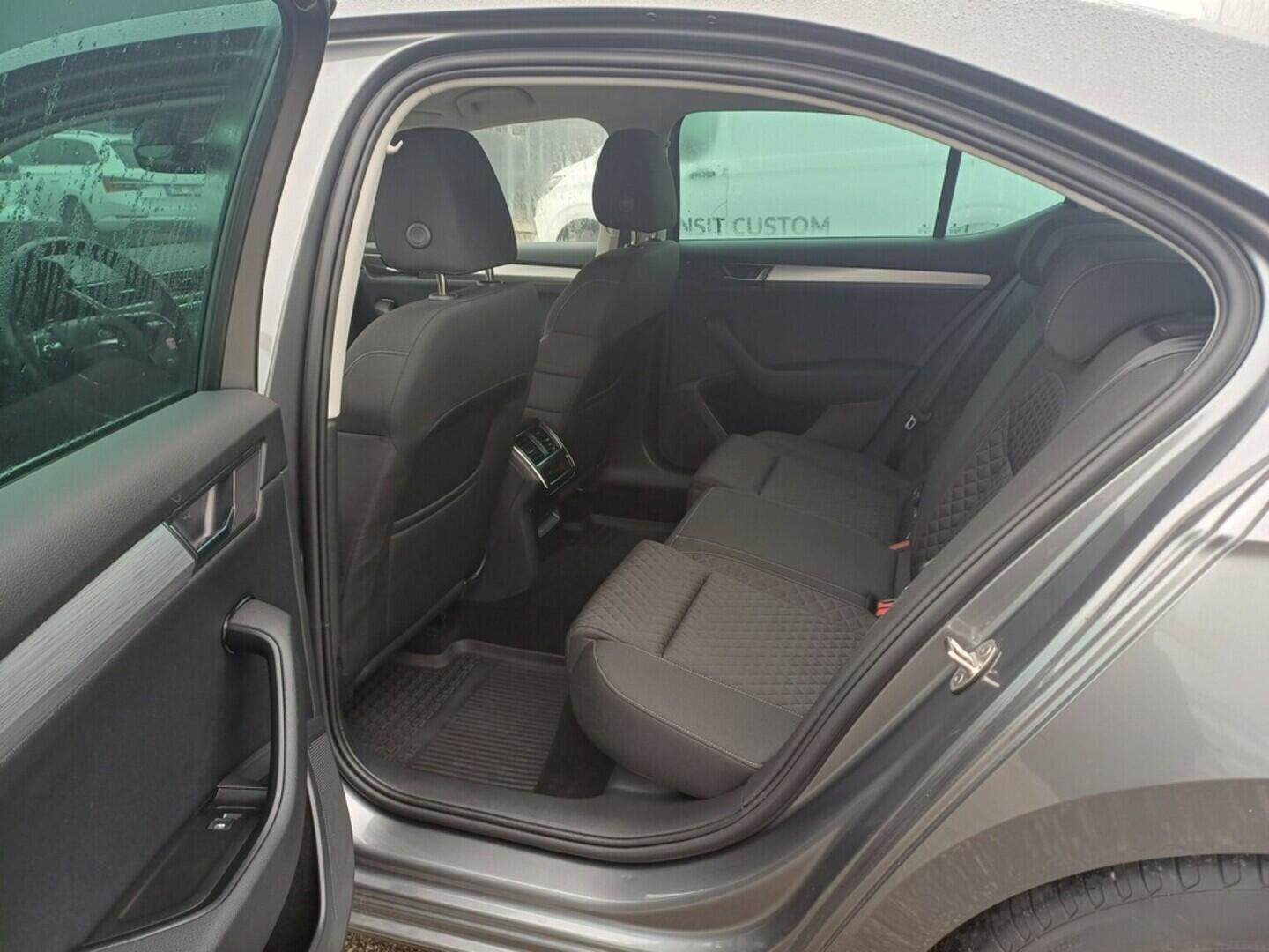 O199V00447_29.webp_SUPERB Ambition 2.0 TSI 140 kW automat, DPH