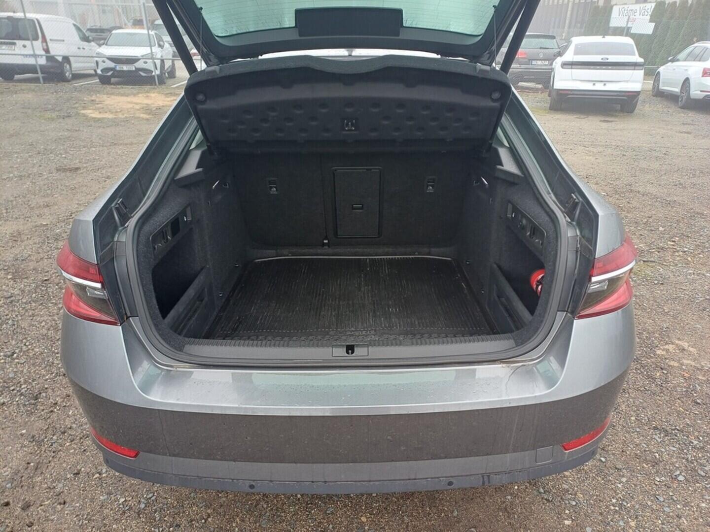 O199V00447_30.webp_SUPERB Ambition 2.0 TSI 140 kW automat, DPH