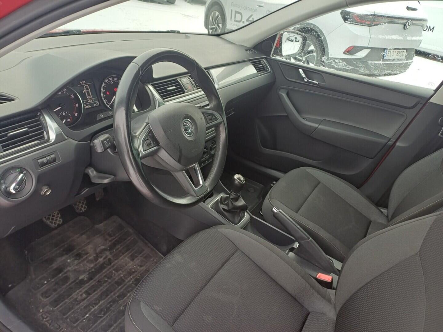 O199V00450_19.webp_RAPID Ambition 1.2 TSI 63 kW manuál, DPH