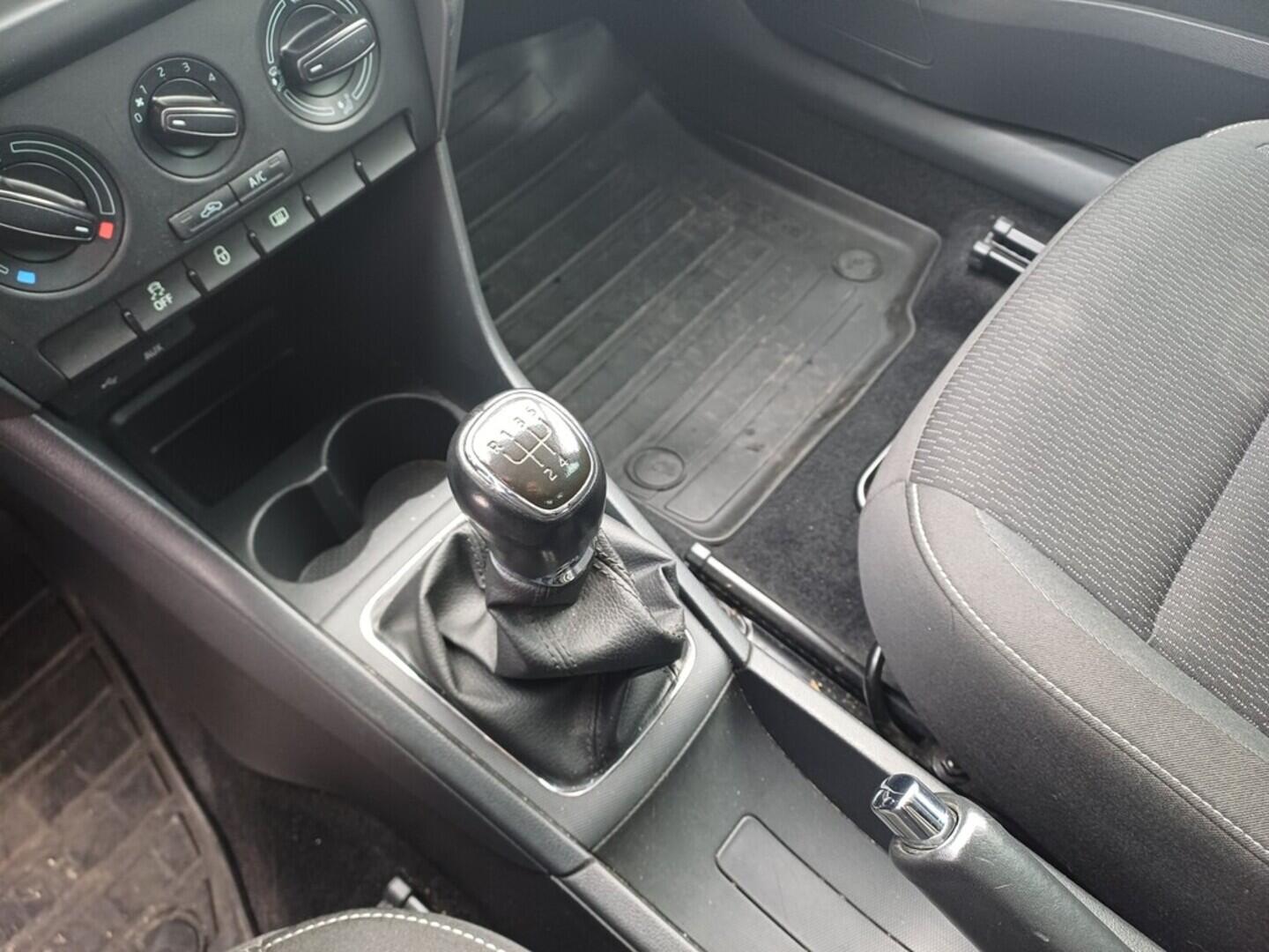 O199V00450_26.webp_RAPID Ambition 1.2 TSI 63 kW manuál, DPH