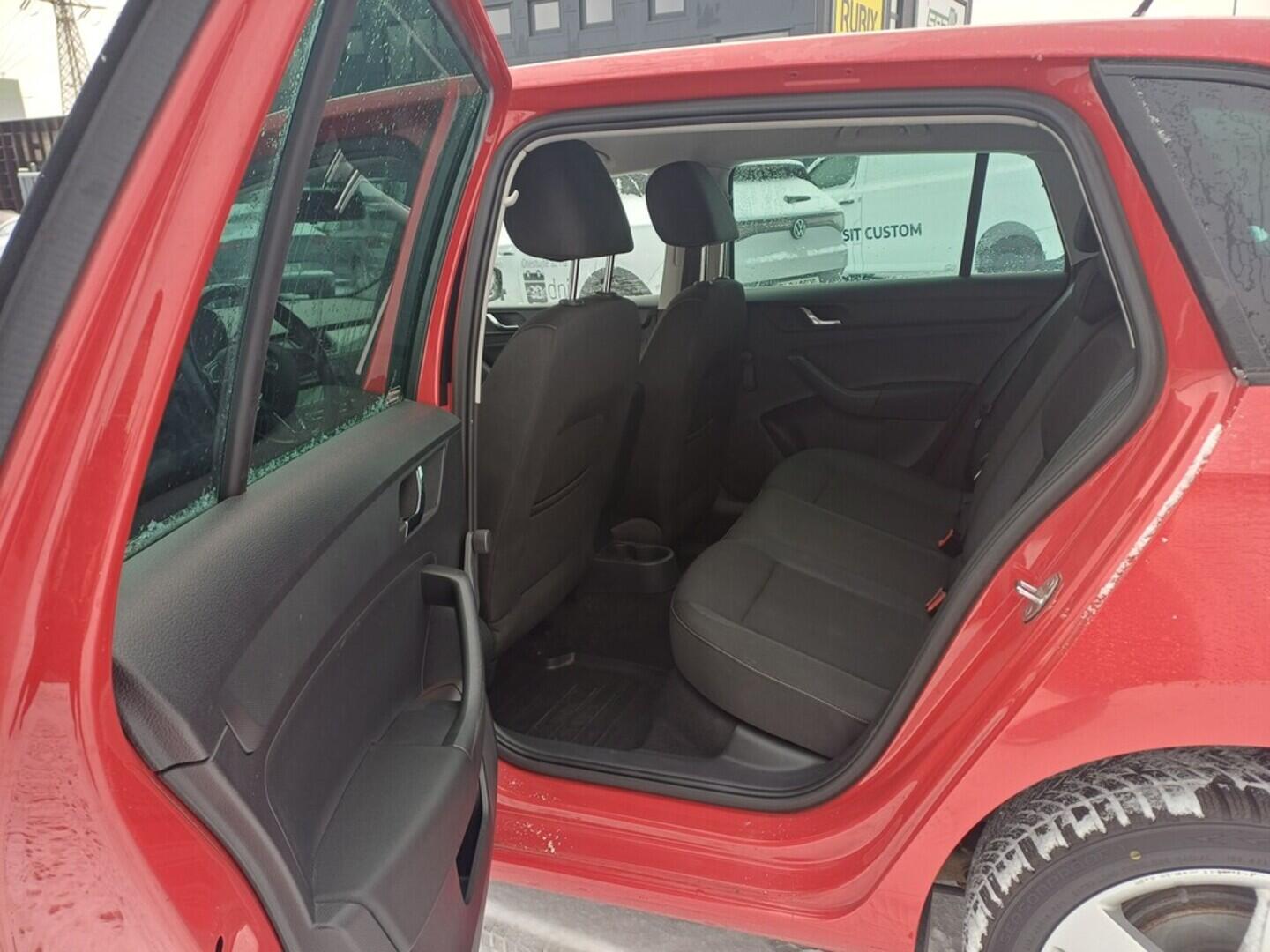 O199V00450_27.webp_RAPID Ambition 1.2 TSI 63 kW manuál, DPH