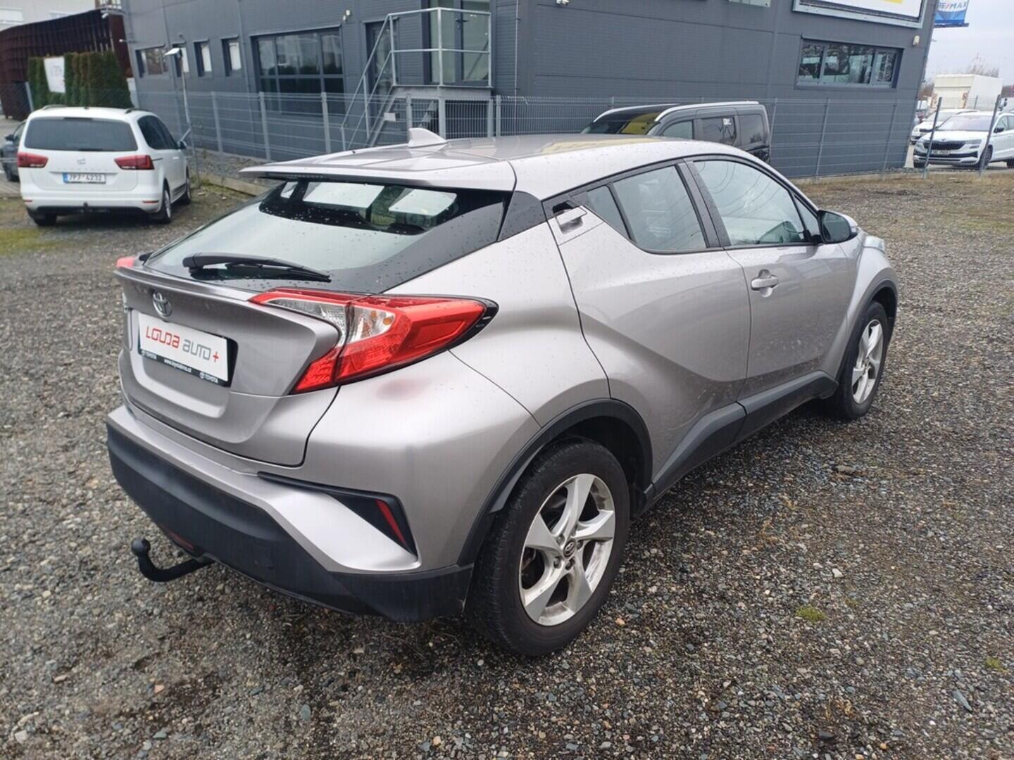 O199V00451_11.webp_C-HR Active 1.2 Turbo 85 kW manuál