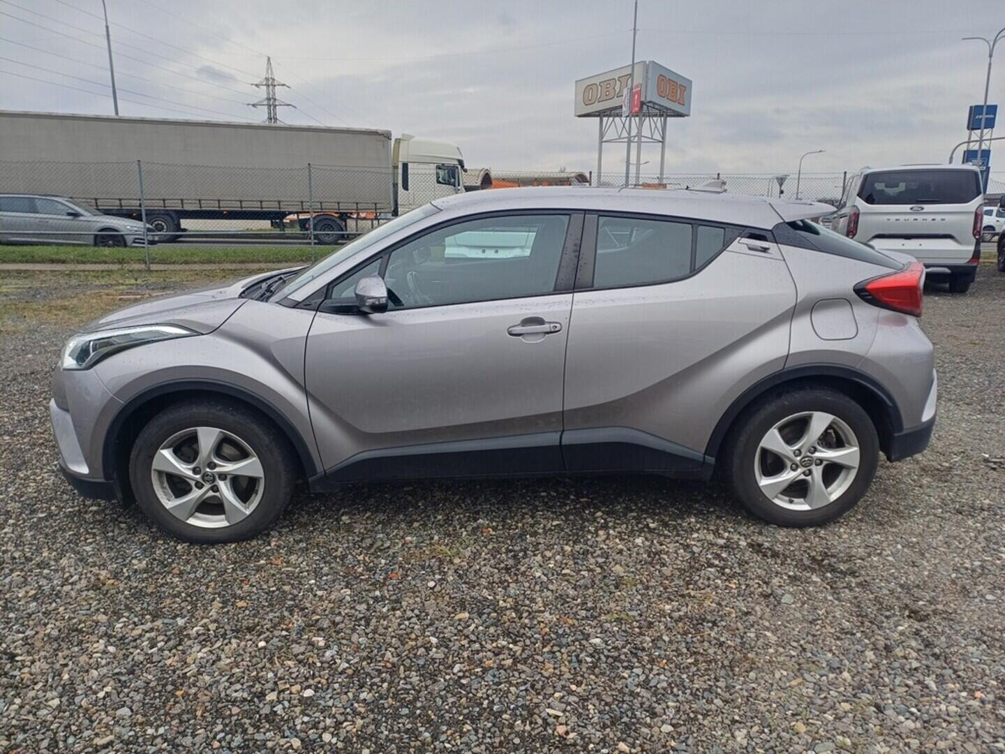 O199V00451_12.webp_C-HR Active 1.2 Turbo 85 kW manuál