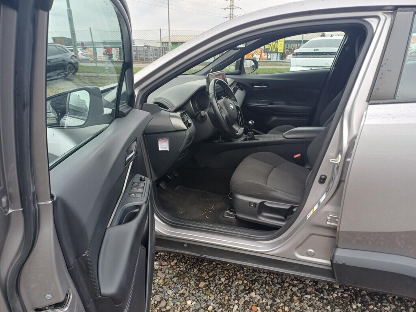 O199V00451_20.webp_C-HR Active 1.2 Turbo 85 kW manuál