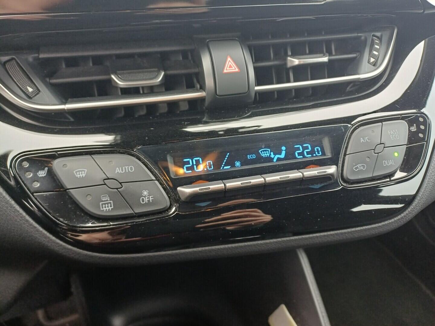 O199V00451_26.webp_C-HR Active 1.2 Turbo 85 kW manuál