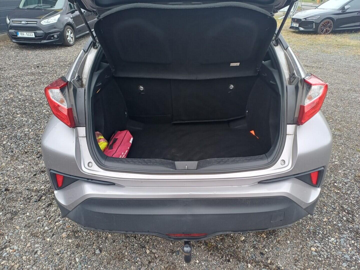 O199V00451_29.webp_C-HR Active 1.2 Turbo 85 kW manuál