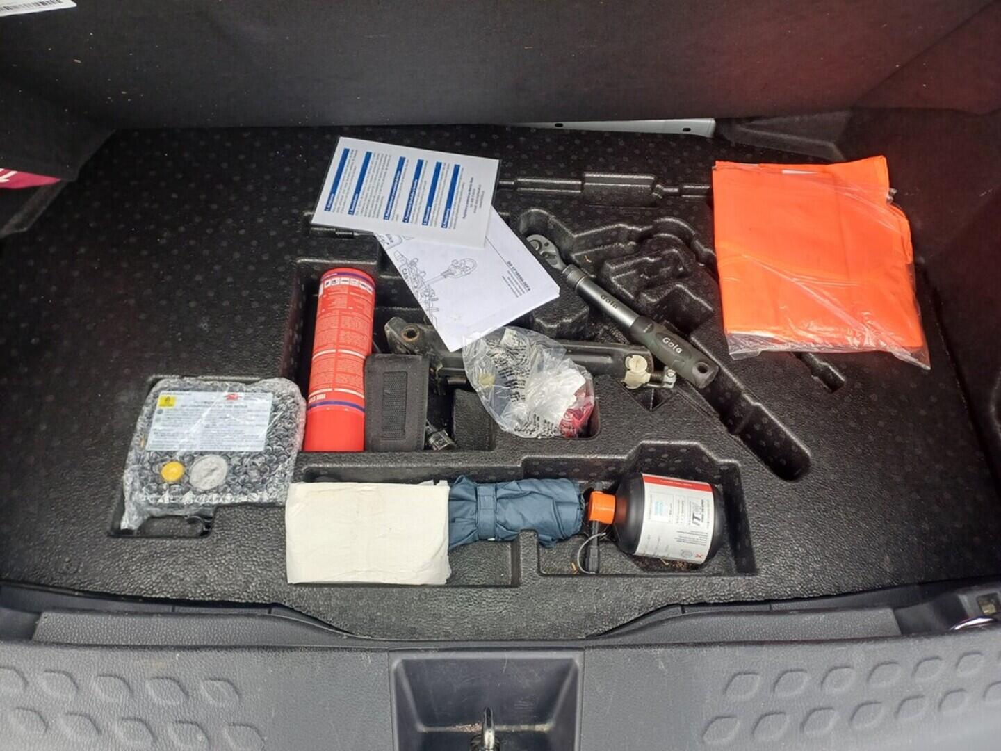 O199V00451_30.webp_C-HR Active 1.2 Turbo 85 kW manuál