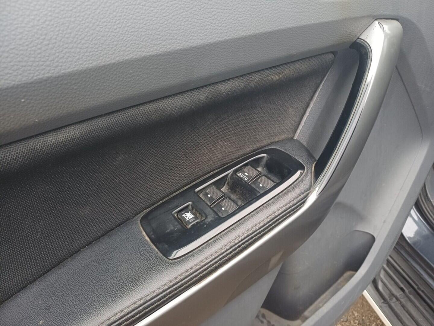 O199V00453_21.webp_RANGER XLT 2.2 TDCi 118 kW manuál, DPH