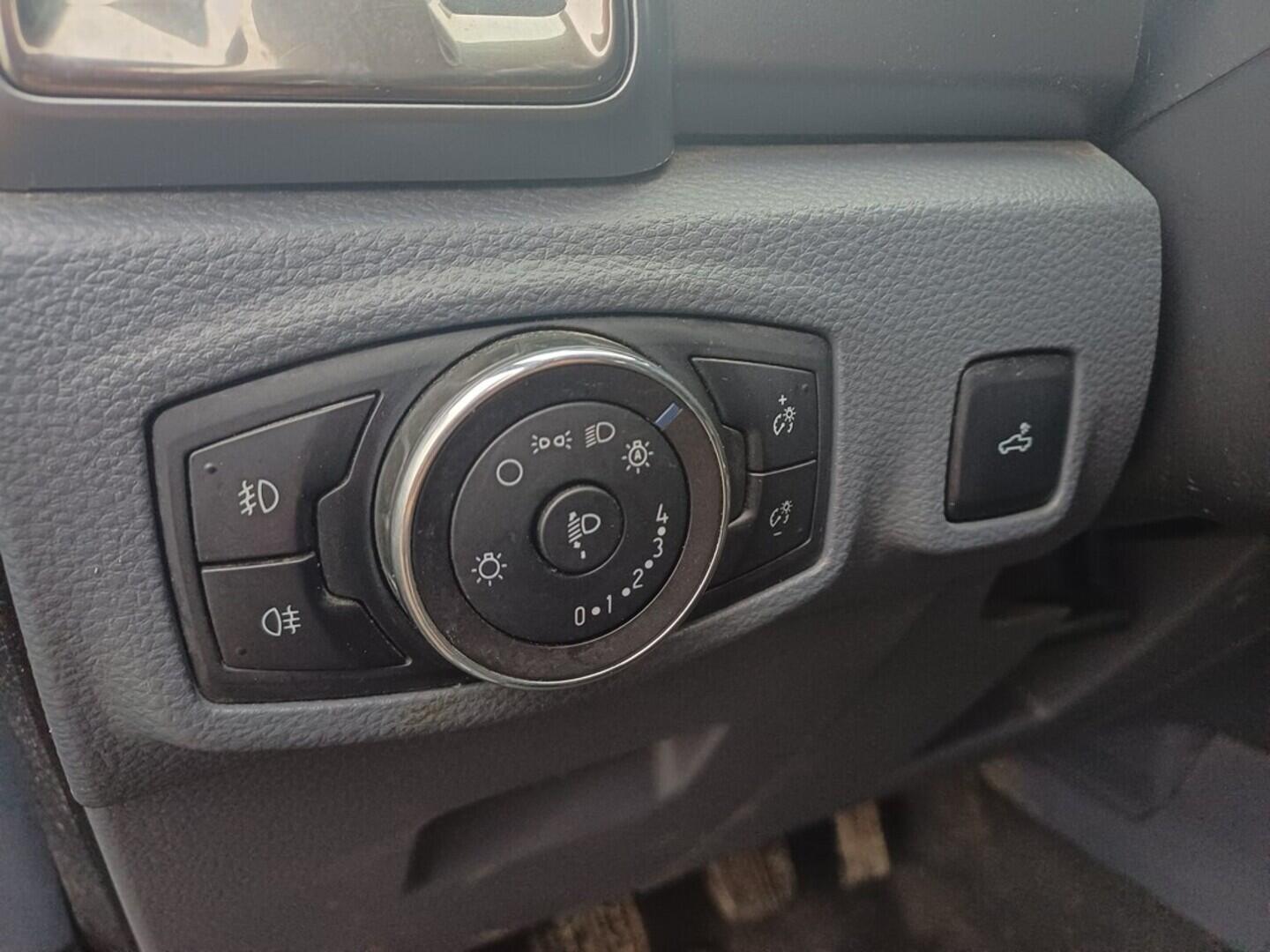 O199V00453_22.webp_RANGER XLT 2.2 TDCi 118 kW manuál, DPH