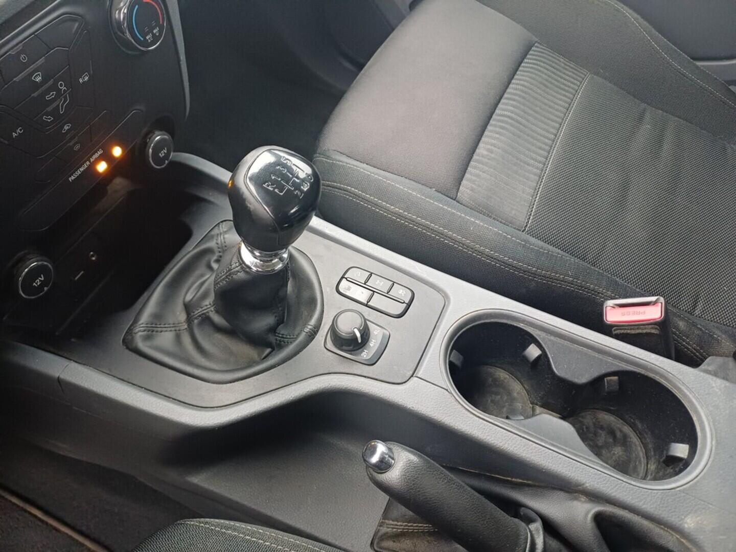 O199V00453_26.webp_RANGER XLT 2.2 TDCi 118 kW manuál, DPH