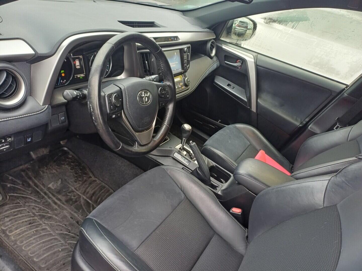 O199V00456_19.webp_RAV4 Trend 2.5 e-CVT 114 kW automat, DPH