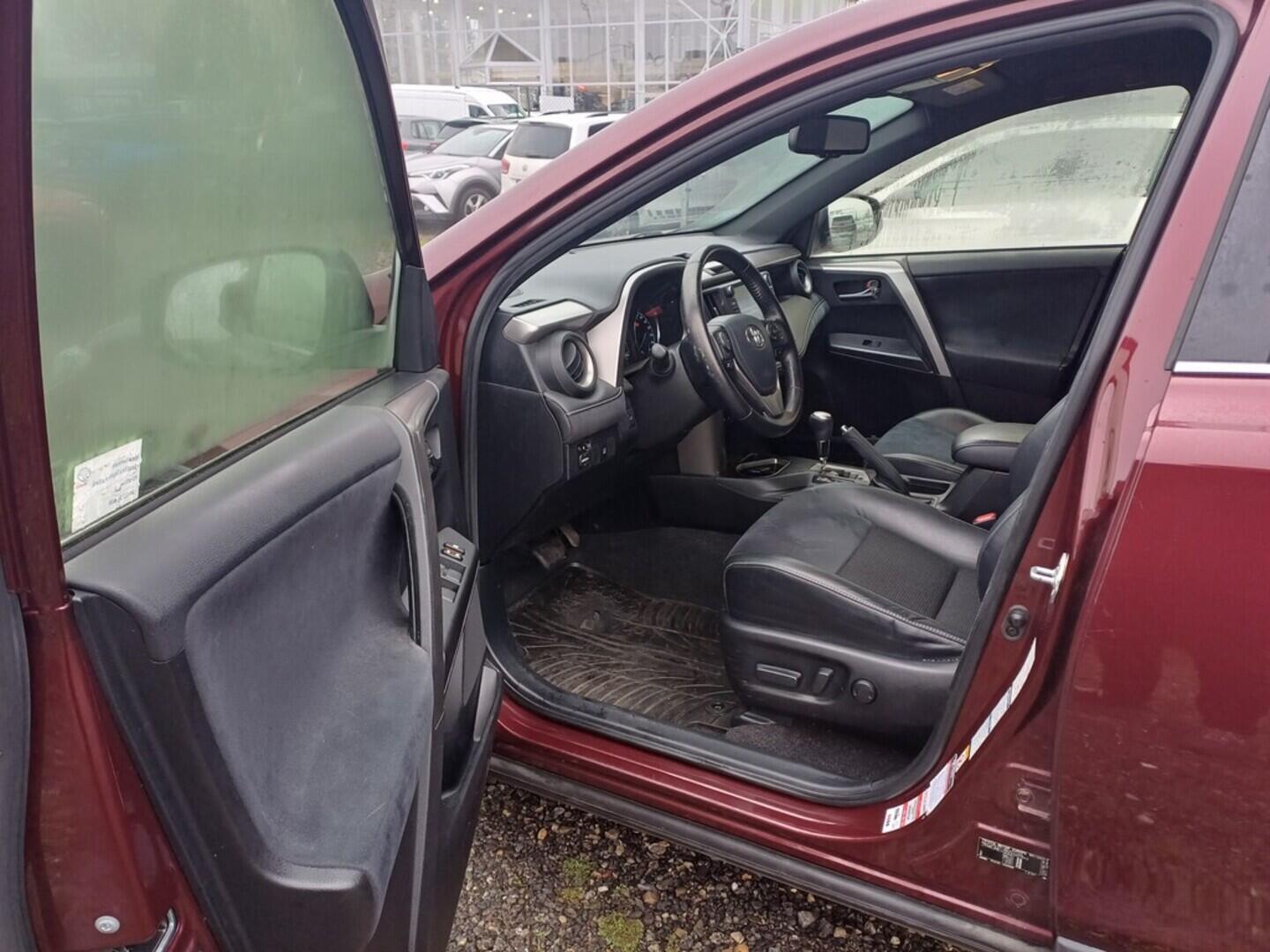 O199V00456_20.webp_RAV4 Trend 2.5 e-CVT 114 kW automat, DPH