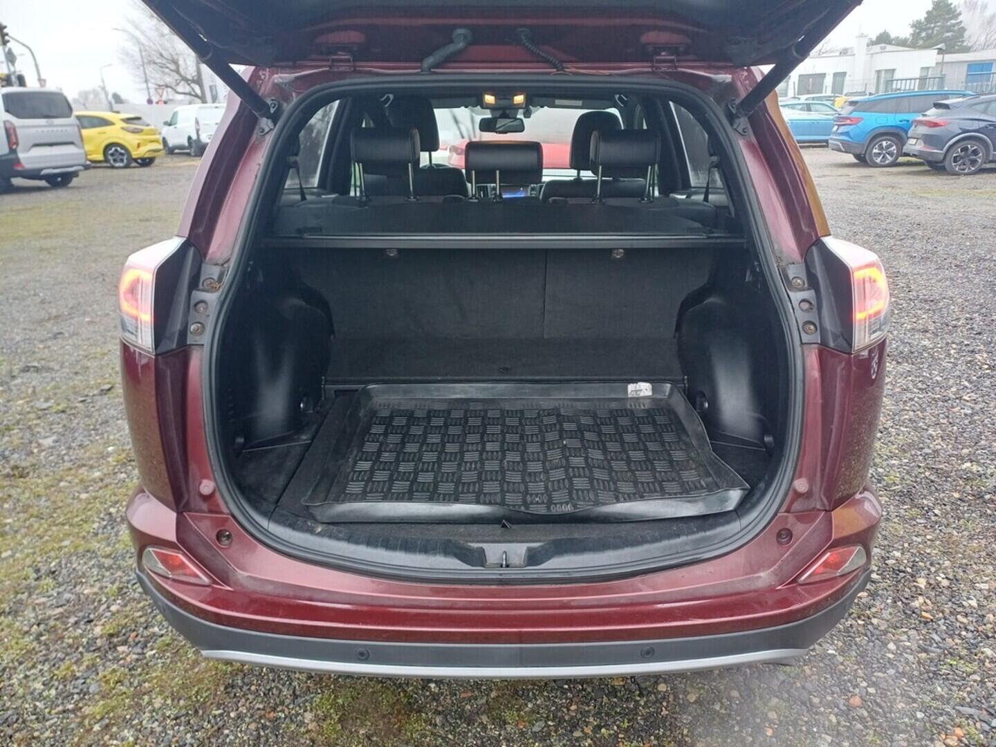 O199V00456_29.webp_RAV4 Trend 2.5 e-CVT 114 kW automat, DPH