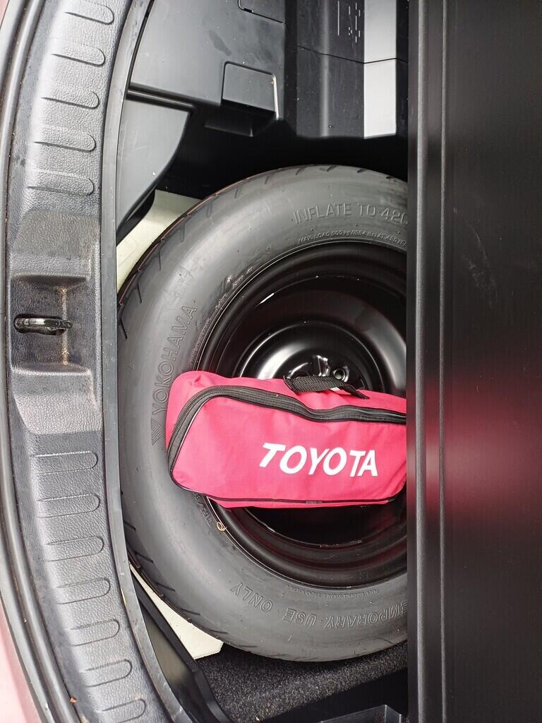 O199V00456_30.webp_RAV4 Trend 2.5 e-CVT 114 kW automat, DPH