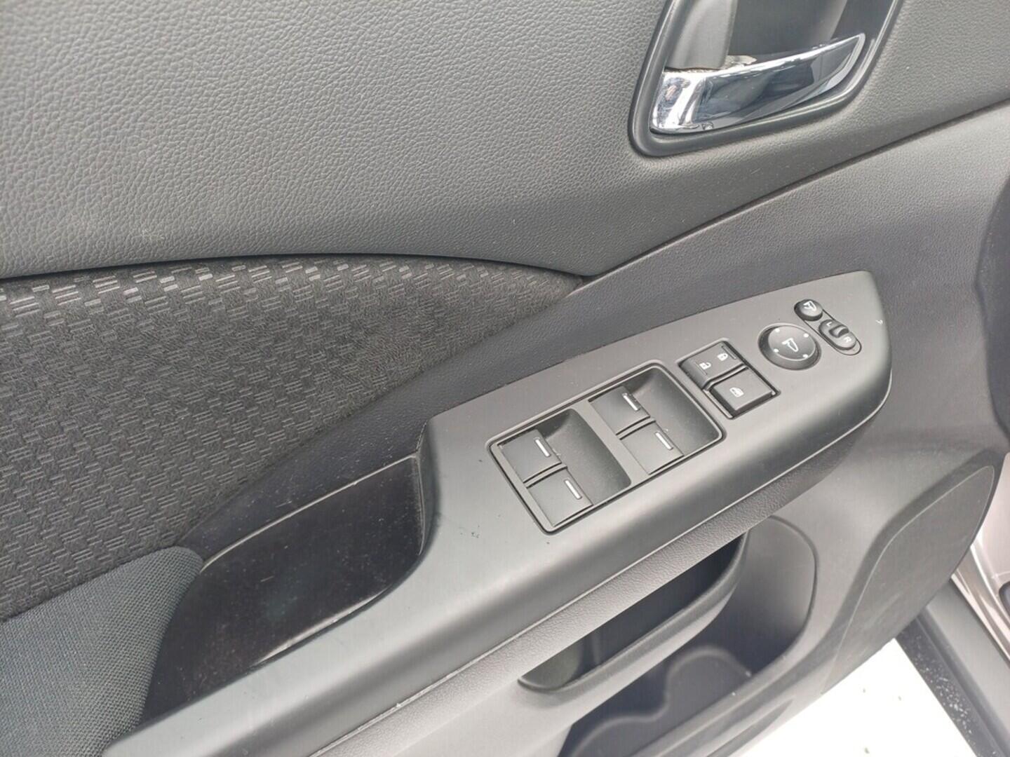 O199V00459_21.webp_CRV Elegance 1.6 DTEC 118 kW manuál