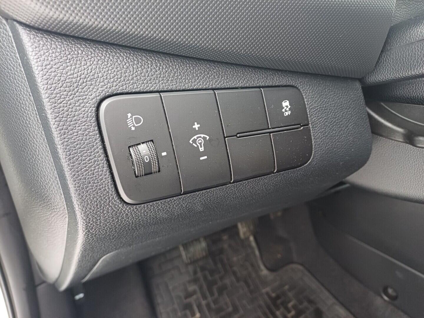 O199V00460_22.webp_I10  1.0 DOHC 48 kW manuál