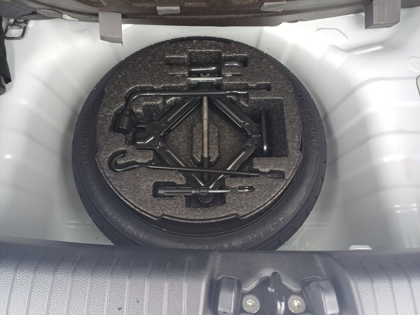 O199V00460_29.webp_I10  1.0 DOHC 48 kW manuál