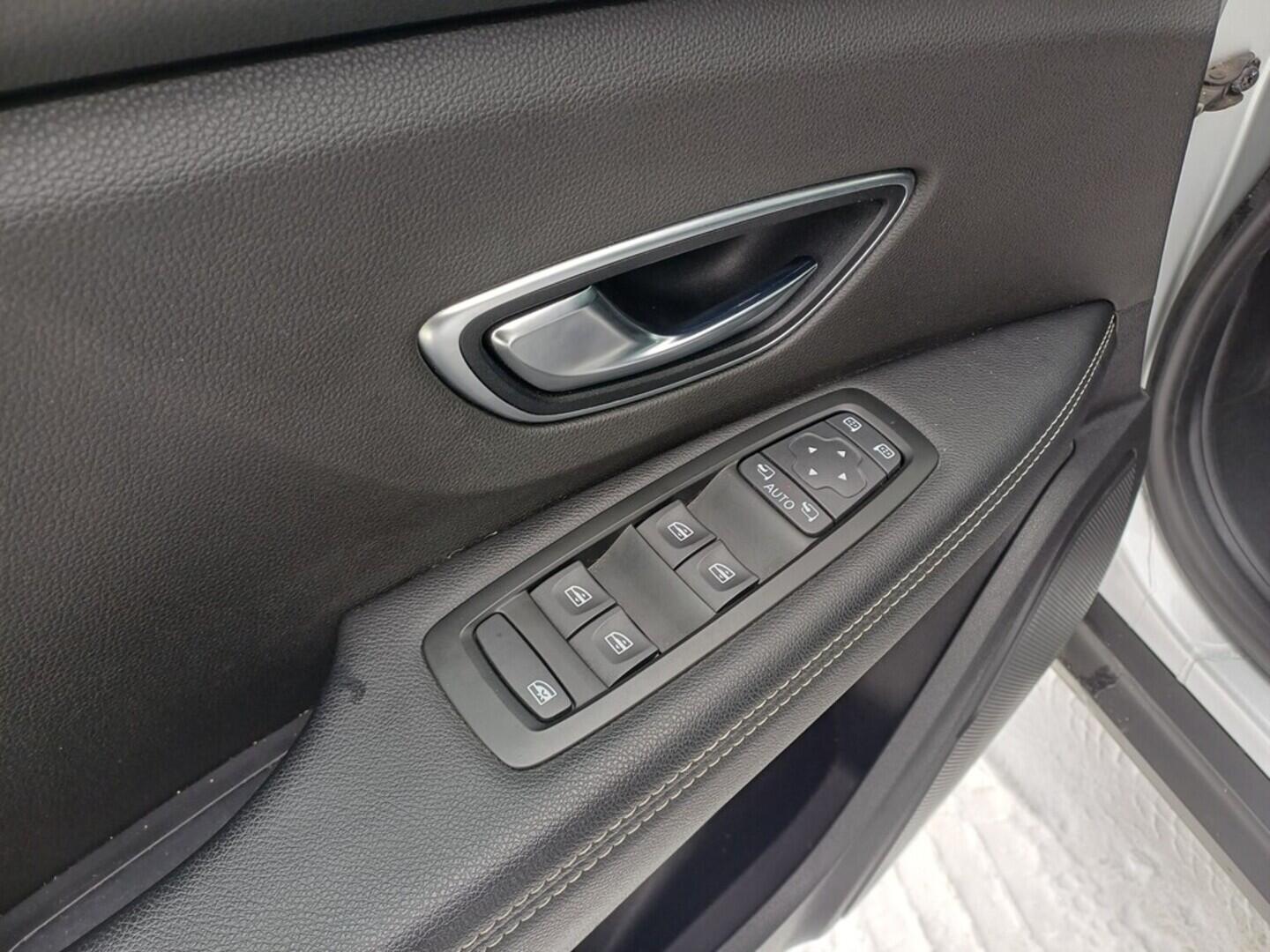 O199V00462_21.webp_GRAND SCÉNIC Intense 1.8 DCi 88 kW manuál