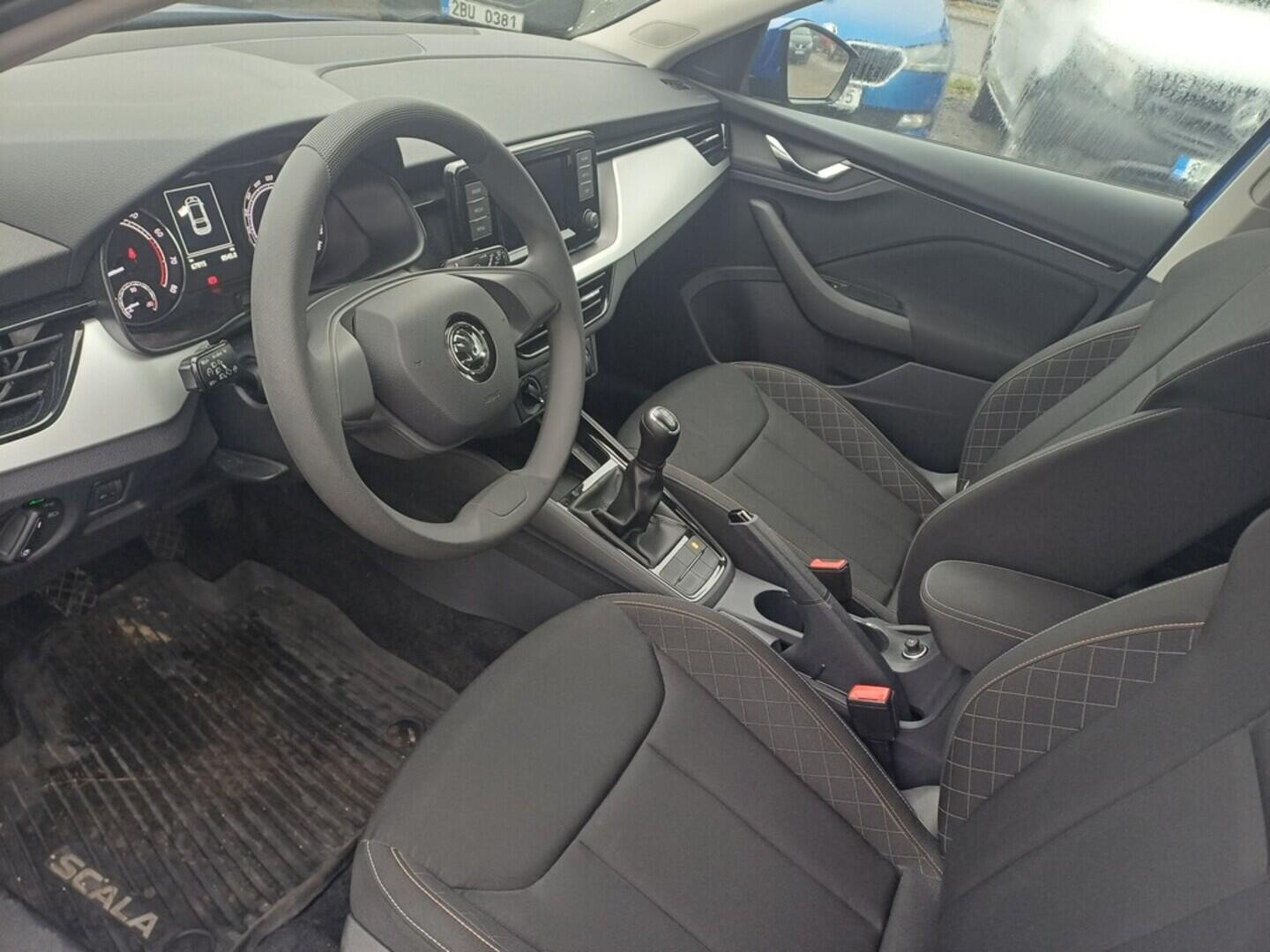 O199V00463_19.webp_SCALA Ambition 1.0 TSI 81 kW manuál, DPH