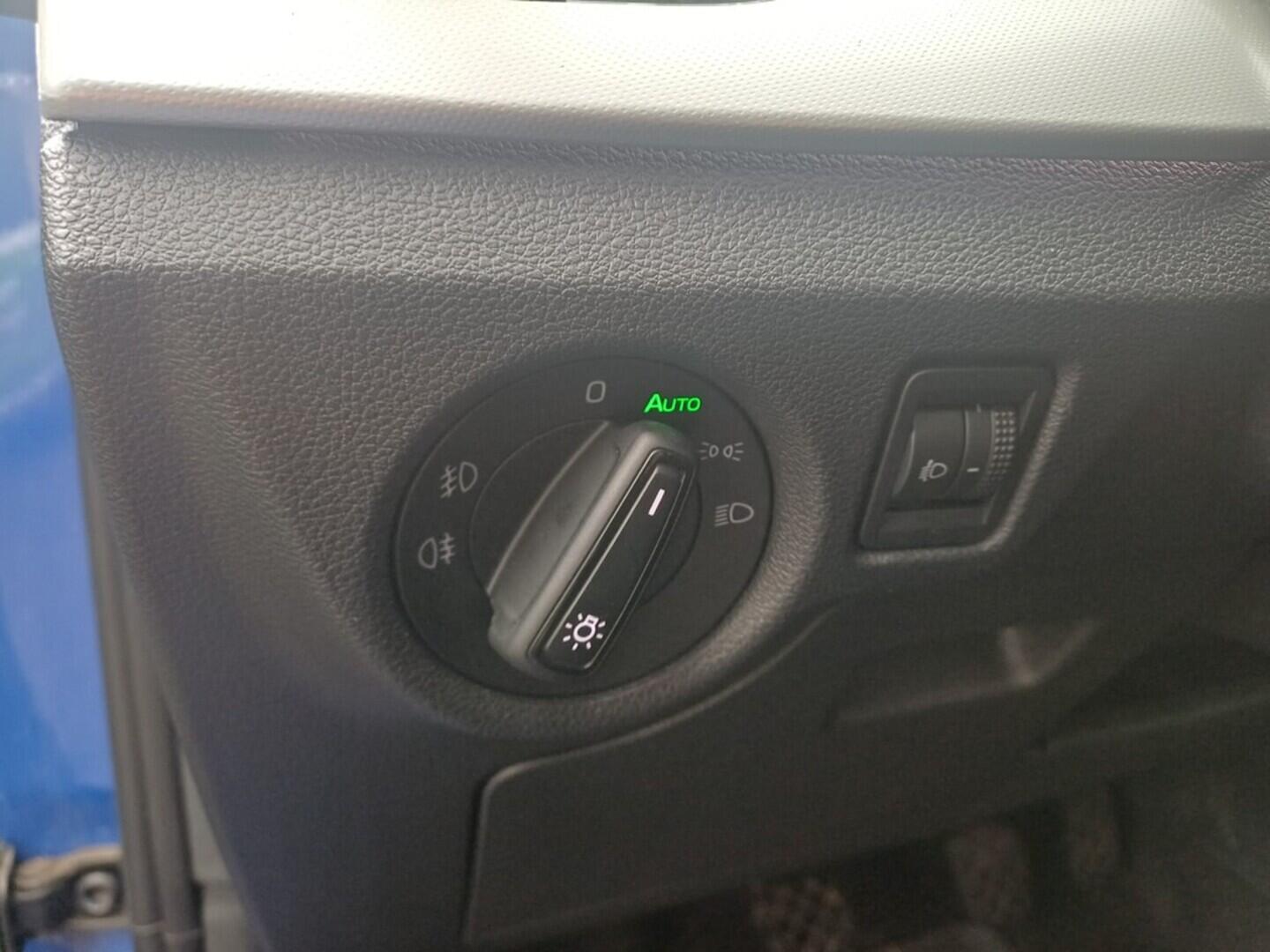 O199V00463_22.webp_SCALA Ambition 1.0 TSI 81 kW manuál, DPH